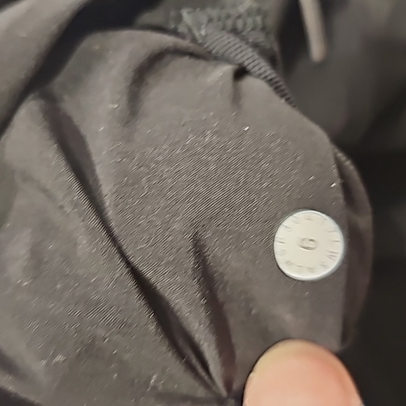 Lululemon On the Fly pant 7/8th length black - Picture 5 of 5